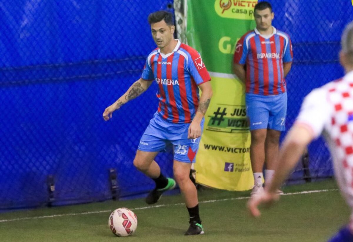 FOTO Petre Marin și Sorin Ghionea joacă fotbal, deși au trecut de 40 de ani