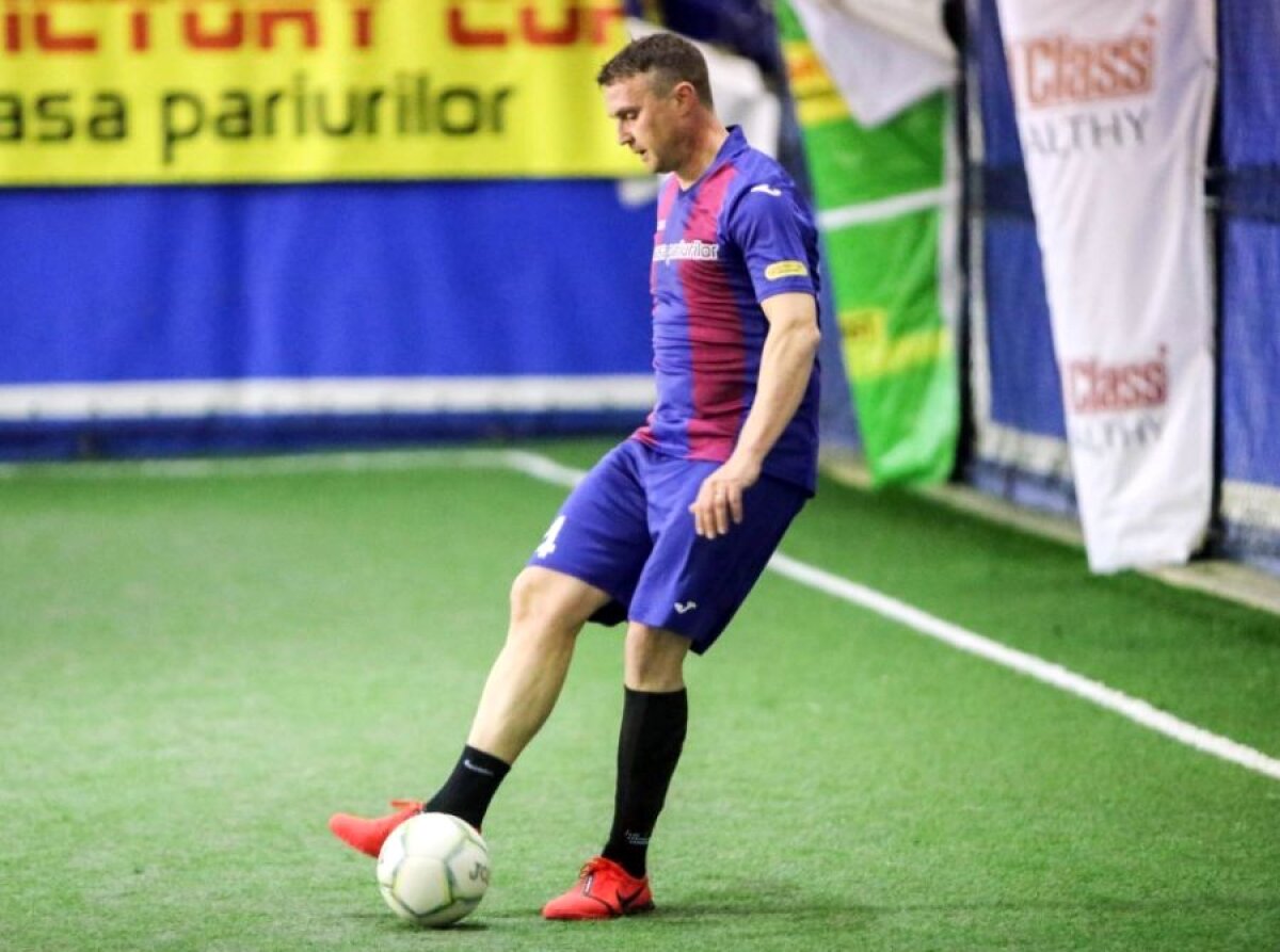 FOTO Petre Marin și Sorin Ghionea joacă fotbal, deși au trecut de 40 de ani