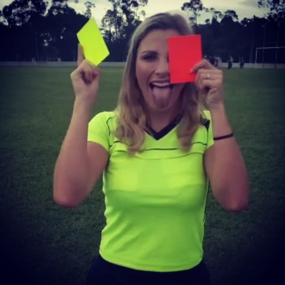 VIDEO+FOTO Fernanda Colombo, arbitra din Brazilia devenită celebră pentru un gest amuzant, dezvăluie o oroare: „Mi-a propus 7.000 de dolari să mă întâlnesc cu un client”