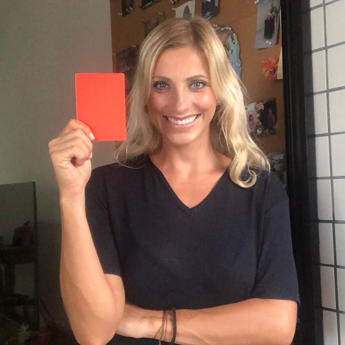 VIDEO+FOTO Fernanda Colombo, arbitra din Brazilia devenită celebră pentru un gest amuzant, dezvăluie o oroare: „Mi-a propus 7.000 de dolari să mă întâlnesc cu un client”