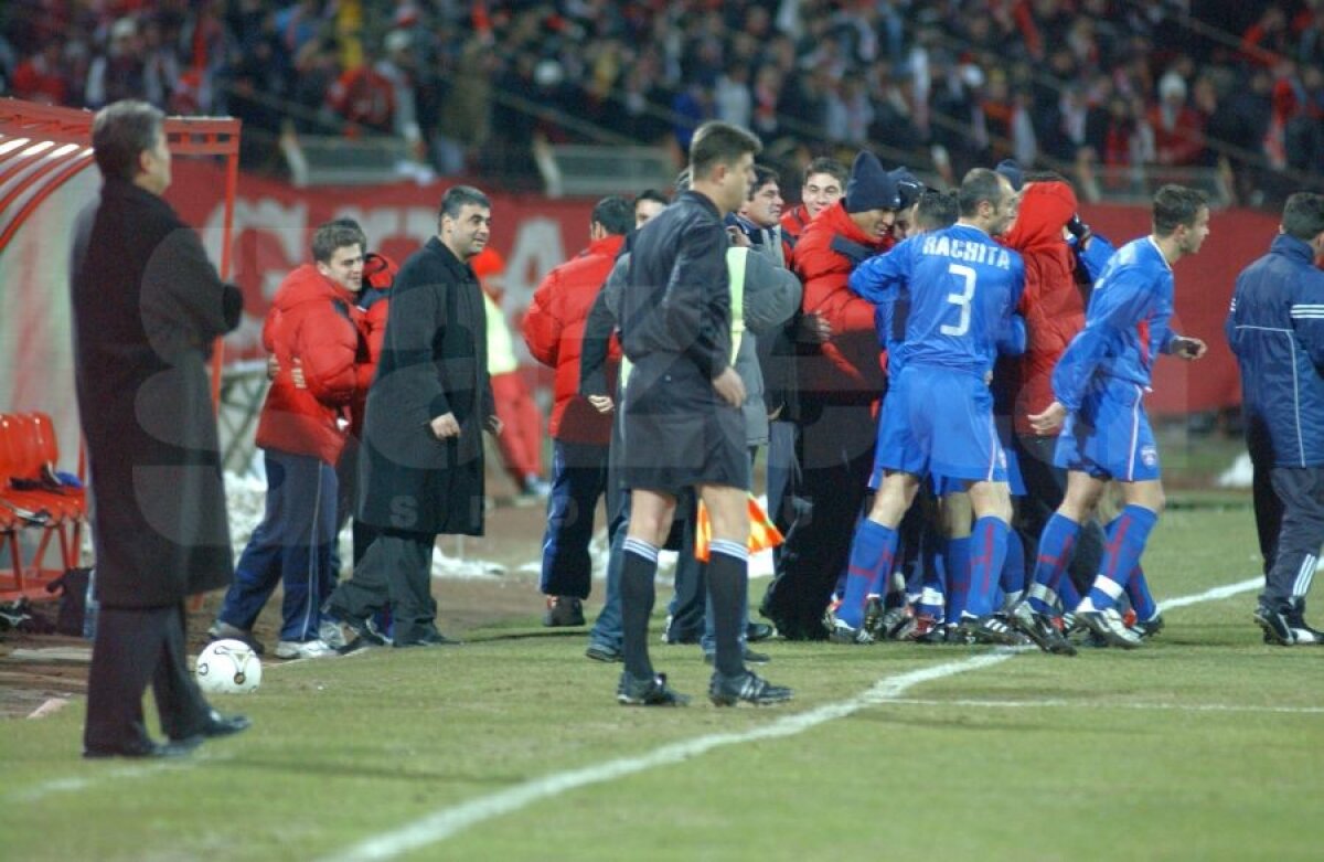 CSA STEAUA ARE PALMARESUL // GALERIE FOTO Cum a arătat ultimul Steaua - Dinamo: Cosmin Olăroiu pe banca roș-albaștrilor + cât s-a terminat primul Dinamo - FCSB