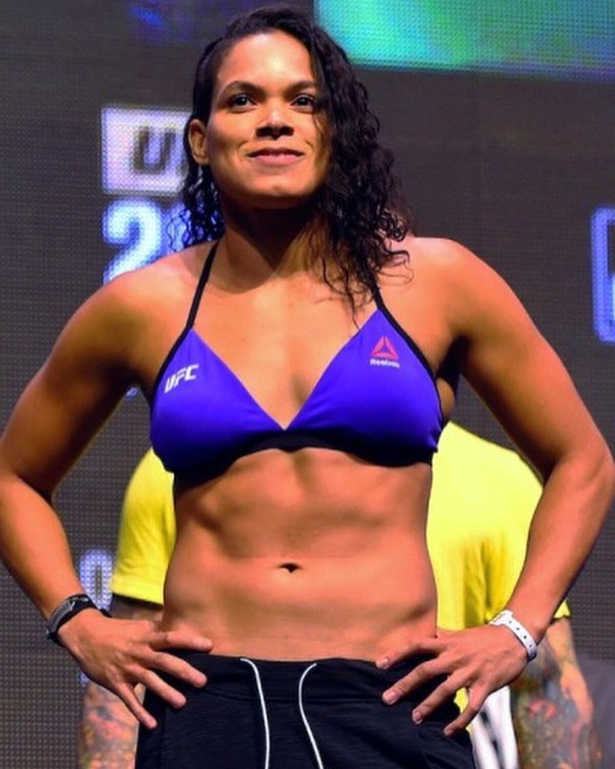 GALERIE FOTO // Cea mai de temut luptătoare din UFC a pozat goală după ultima victorie