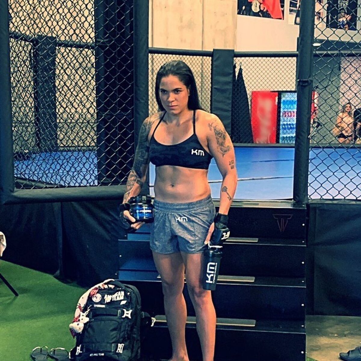 GALERIE FOTO // Cea mai de temut luptătoare din UFC a pozat goală după ultima victorie