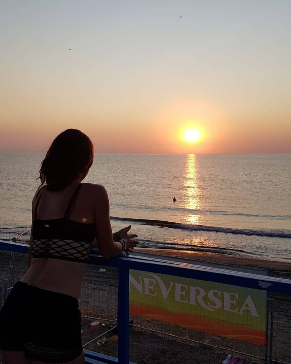 FOTO+VIDEO // Mihaela Buzărnescu a petrecut pe malul mării alături de Larisa Iordache, după eliminarea de la Wimbledon