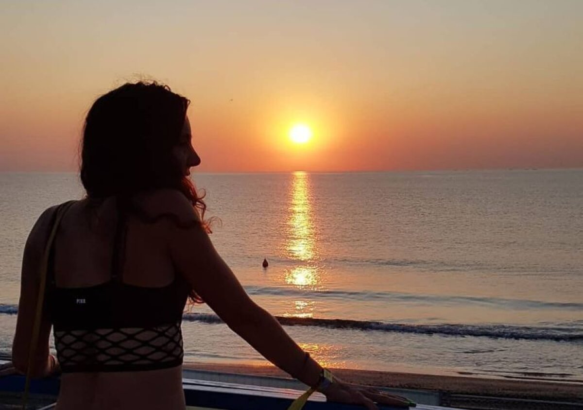 FOTO+VIDEO // Mihaela Buzărnescu a petrecut pe malul mării alături de Larisa Iordache, după eliminarea de la Wimbledon
