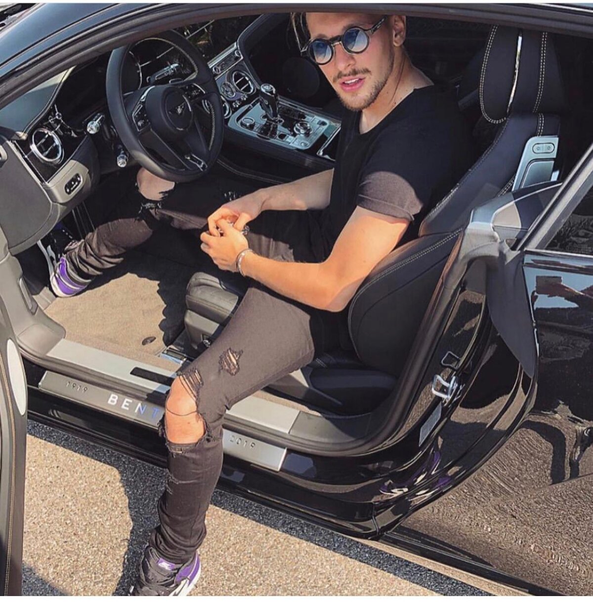 FOTO+VIDEO // Cât swag are George Pușcaș! Cum l-a filmat prietenul Ionuț Radu + cât costă bolidul portarului român