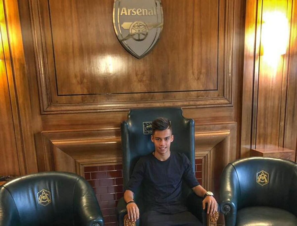 FOTO // Cătălin Cîrjan a semnat cu Arsenal! Este al doilea român din istoria clubului londonez