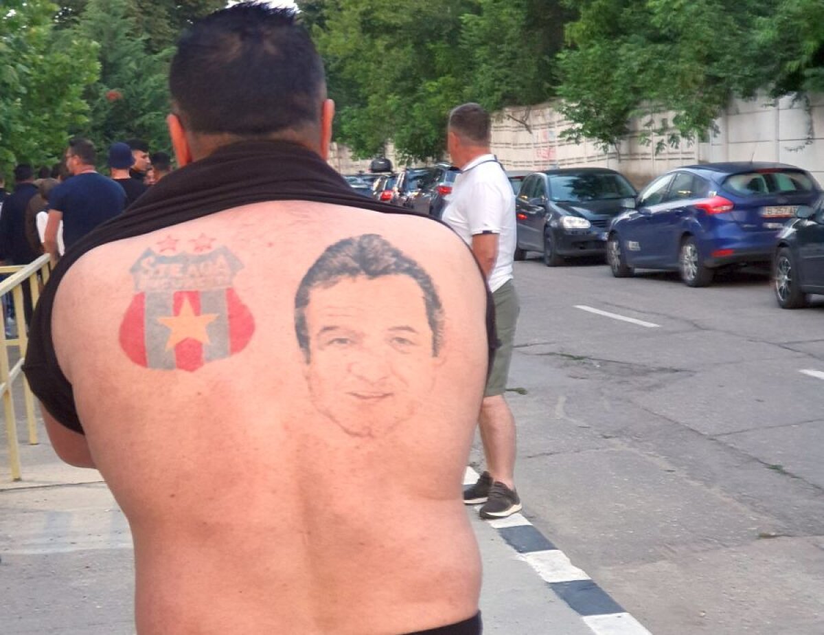 FCSB - MILSAMI ORHEI // FOTO Războiul mentalităților la Giurgiu » Susținătorii lui Gigi Becali și cei care cred că el a distrus clubul au apărut cu imagini inedite :) 