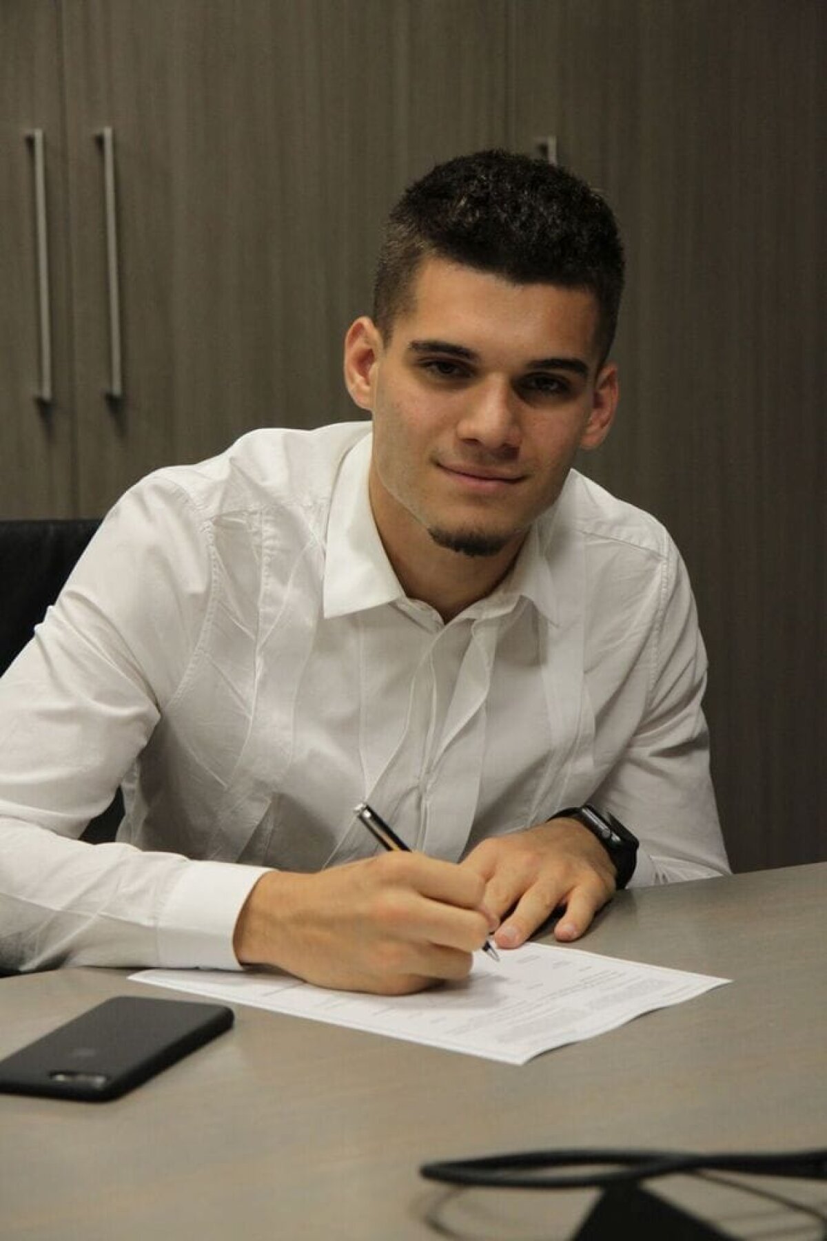 IANIS HAGI LA GENK // VIDEO + FOTO Prima imagine cu Ianis în tricoul lui Genk » Cum l-au prezentat belgienii