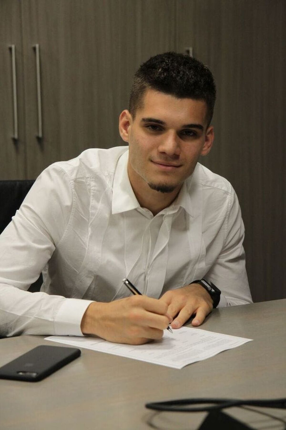 IANIS HAGI LA GENK // VIDEO + FOTO Prima imagine cu Ianis în tricoul lui Genk » Cum l-au prezentat belgienii