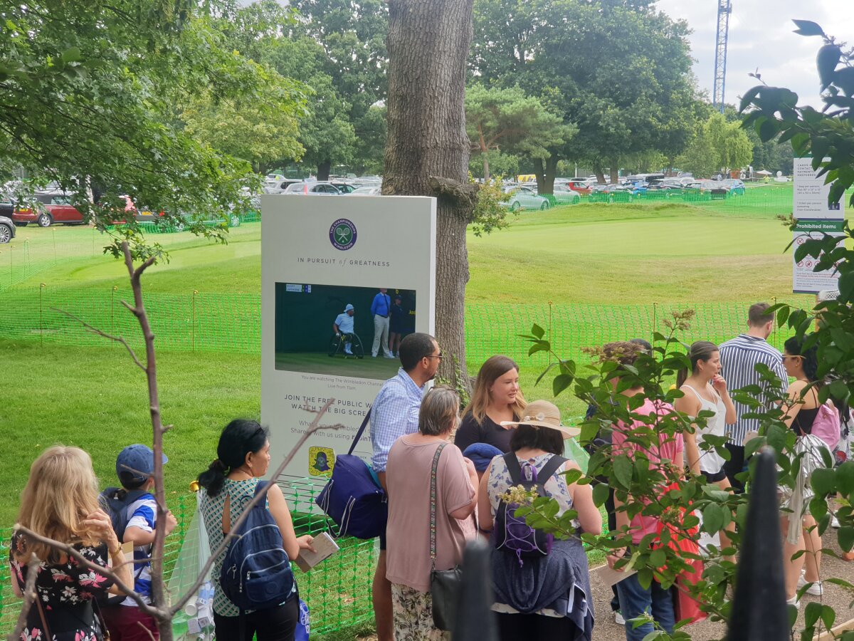 SIMONA HALEP - SERENA WILLIAMS // VIDEO + FOTO Fanii se adună pentru finala de la Wimbledon! Cum arată arena înainte de start + toate biletele sunt epuizate