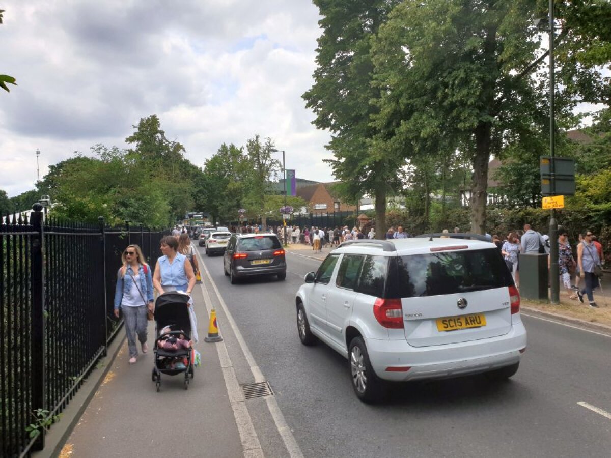 SIMONA HALEP - SERENA WILLIAMS // VIDEO + FOTO Fanii se adună pentru finala de la Wimbledon! Cum arată arena înainte de start + toate biletele sunt epuizate