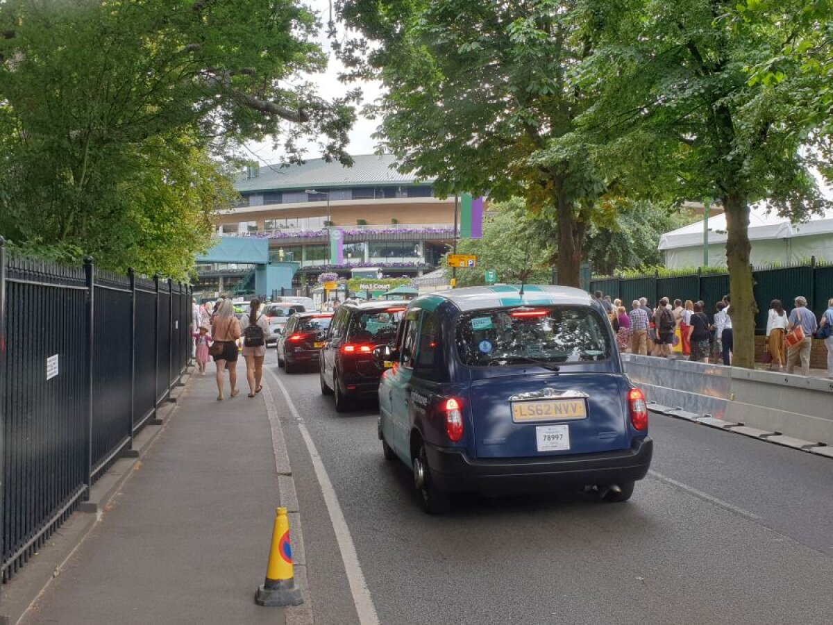 SIMONA HALEP - SERENA WILLIAMS // VIDEO + FOTO Fanii se adună pentru finala de la Wimbledon! Cum arată arena înainte de start + toate biletele sunt epuizate