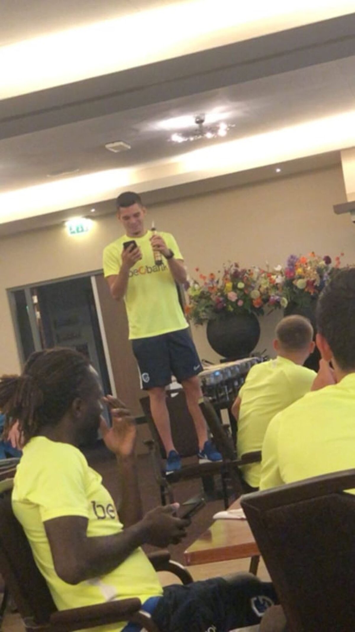 FOTO+VIDEO // Ianis Hagi a primit botezul la Genk! L-a filmat chiar Vlad Screciu, celălalt român din echipă