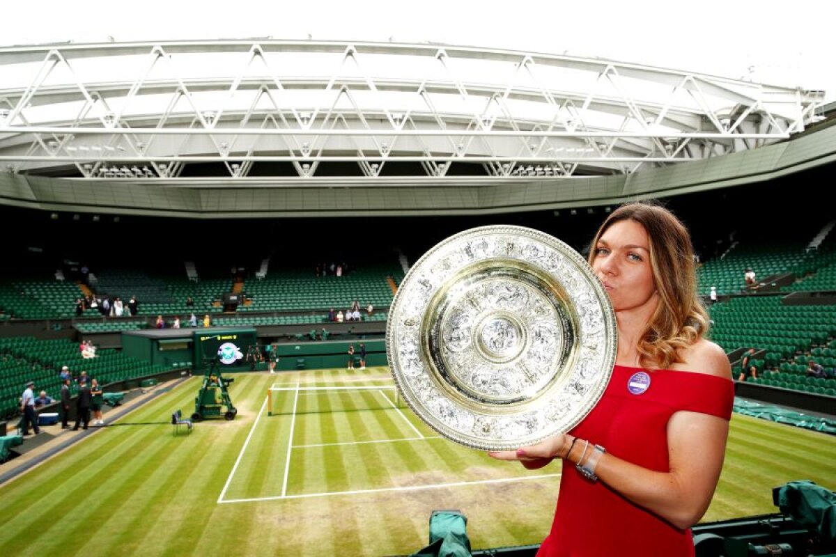 GALERIE FOTO Lady in Red » Simona Halep, apariție spectaculoasă! Sesiune foto cu trofeul la Wimbledon