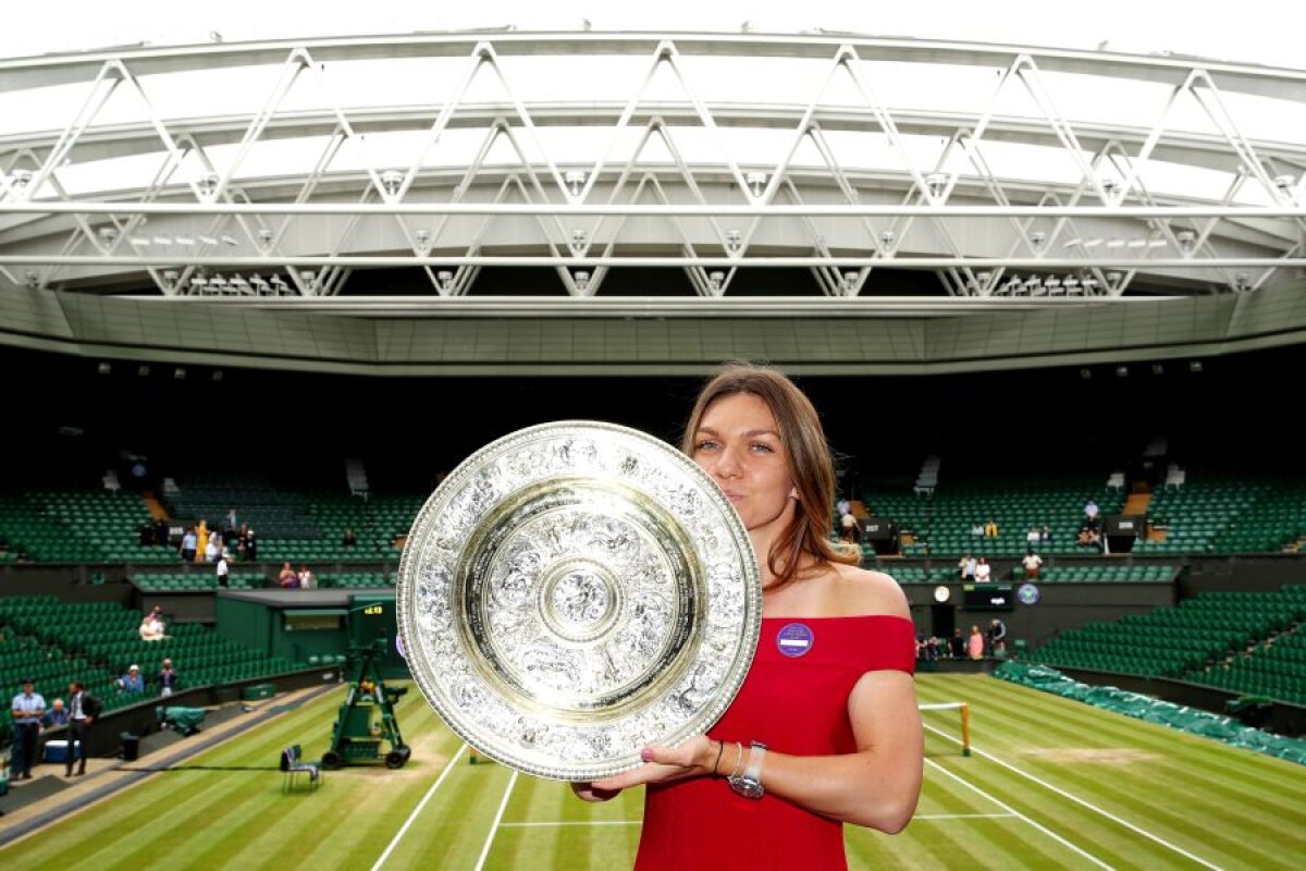 GALERIE FOTO Lady in Red » Simona Halep, apariție spectaculoasă! Sesiune foto cu trofeul la Wimbledon