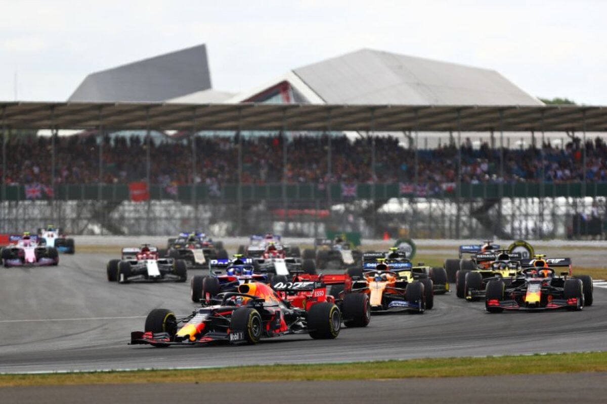 FORMULA 1 // VIDEO+FOTO Lewis Hamilton se impune la Silverstone și intră în istoria circuitului » Ciocnire violentă între Vettel și Verstappen