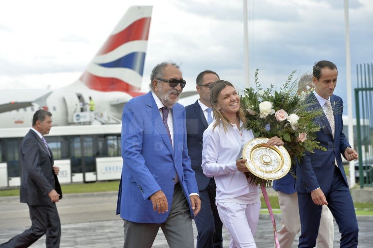 SIMONA HALEP A REVENIT ÎN ROMÂNIA // FOTO De la scară până în Rolls » Cele mai tari 20 de imagini de la sosirea campioanei de la Wimbledon 2019 