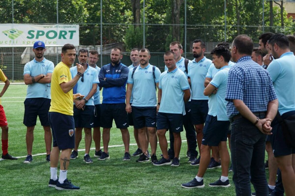GALERIE FOTO / Mirel Rădoi, profesor pentru o zi la cursurile pentru Licența UEFA B! Vasile Maftei și fiul lui Cornel Țălnar, printre cursanți