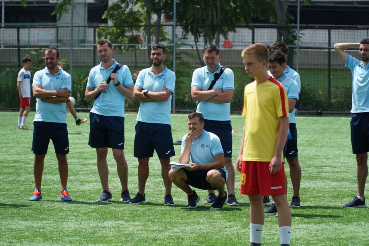 GALERIE FOTO / Mirel Rădoi, profesor pentru o zi la cursurile pentru Licența UEFA B! Vasile Maftei și fiul lui Cornel Țălnar, printre cursanți