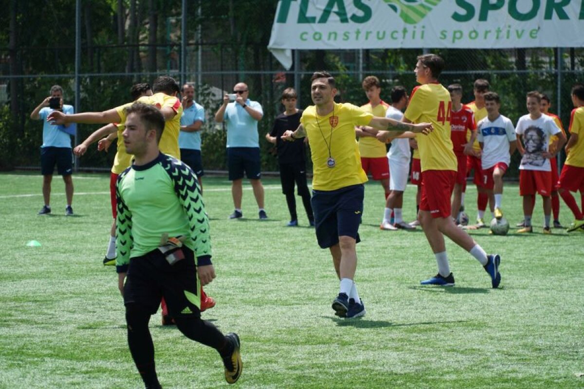 GALERIE FOTO / Mirel Rădoi, profesor pentru o zi la cursurile pentru Licența UEFA B! Vasile Maftei și fiul lui Cornel Țălnar, printre cursanți