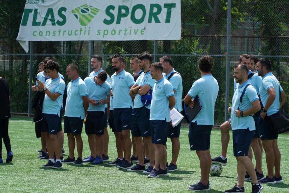 GALERIE FOTO / Mirel Rădoi, profesor pentru o zi la cursurile pentru Licența UEFA B! Vasile Maftei și fiul lui Cornel Țălnar, printre cursanți