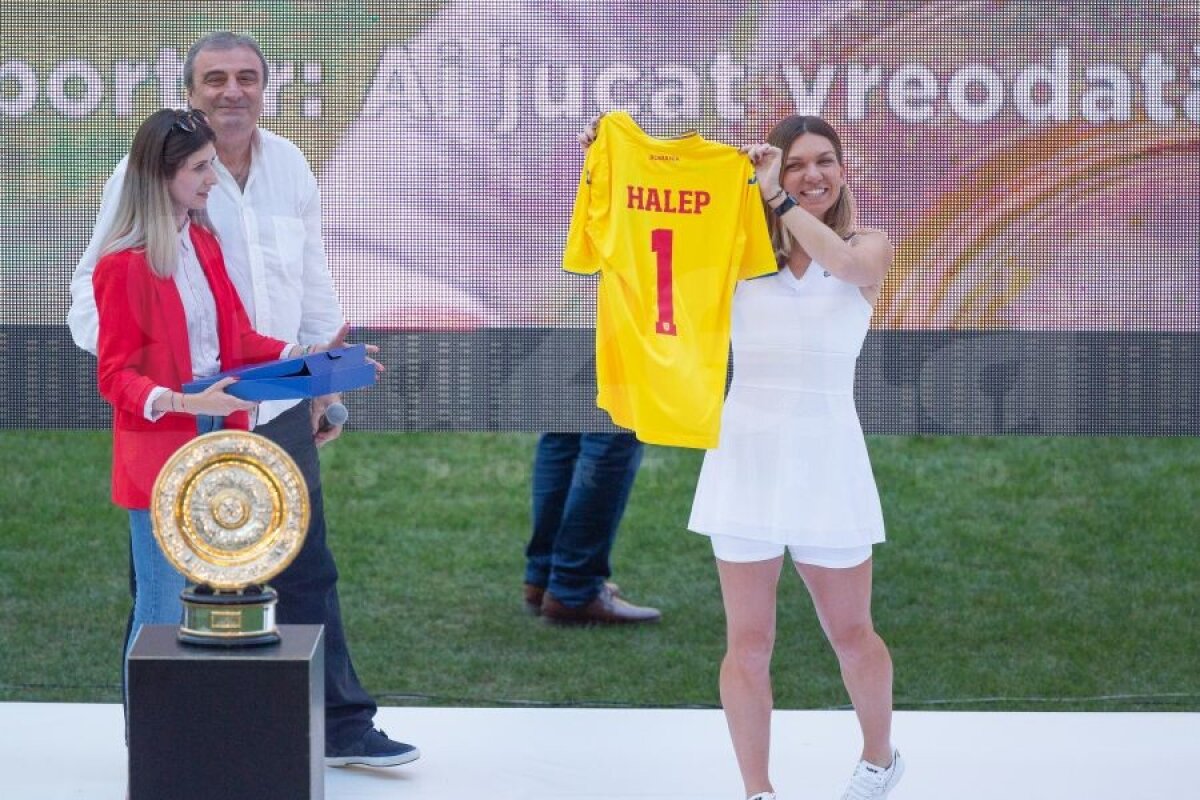 VIDEO+ FOTO Simona Halep a prezentat trofeul de la Wimbledon: „Mulțumesc, România! Vreau ca 1 milion de copii să meargă la tenis” » 30.000 de fani au fost pe Arena Națională