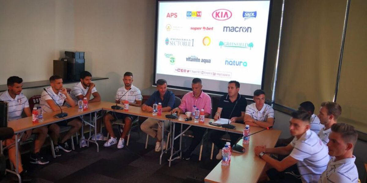 FOTO Rapid e gata de Liga 2! Burcă și Pancu au prezentat noile achiziții și noua firmă de echipament