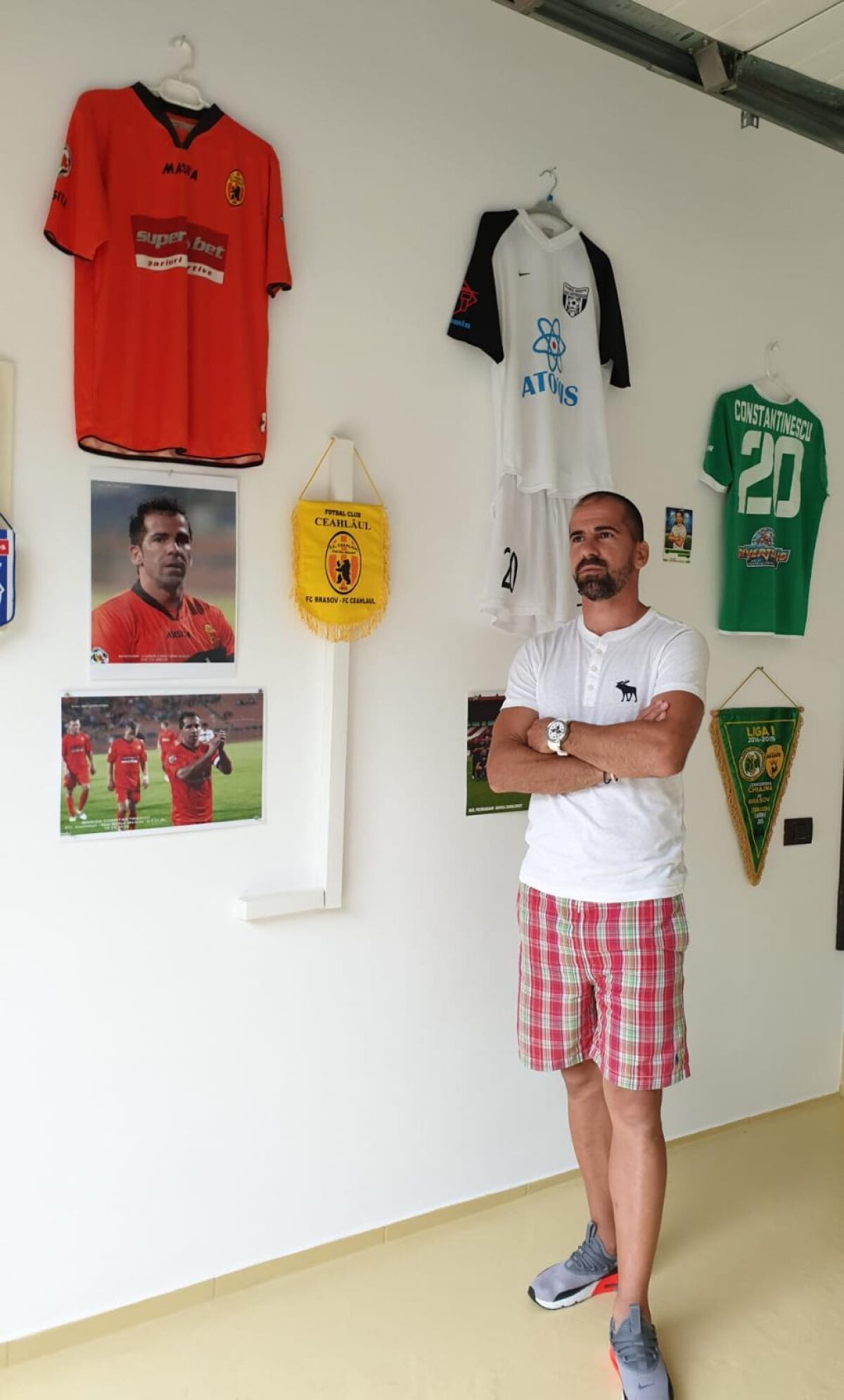 EXCLUSIV / GALERIE FOTO Marian Constantinescu și-a mutat cariera în  garaj! Cum a redecorat fotbalistul + pune umărul la Corona Brașov