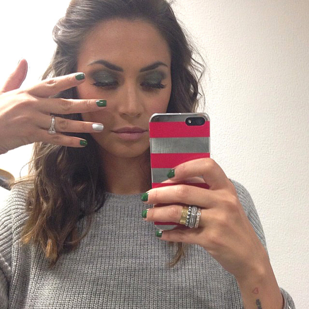 GALERIE FOTO Melissa Satta, soția lui Kevin Prince Boateng, poze sexy printre trandafirii primiți de la fotbalist