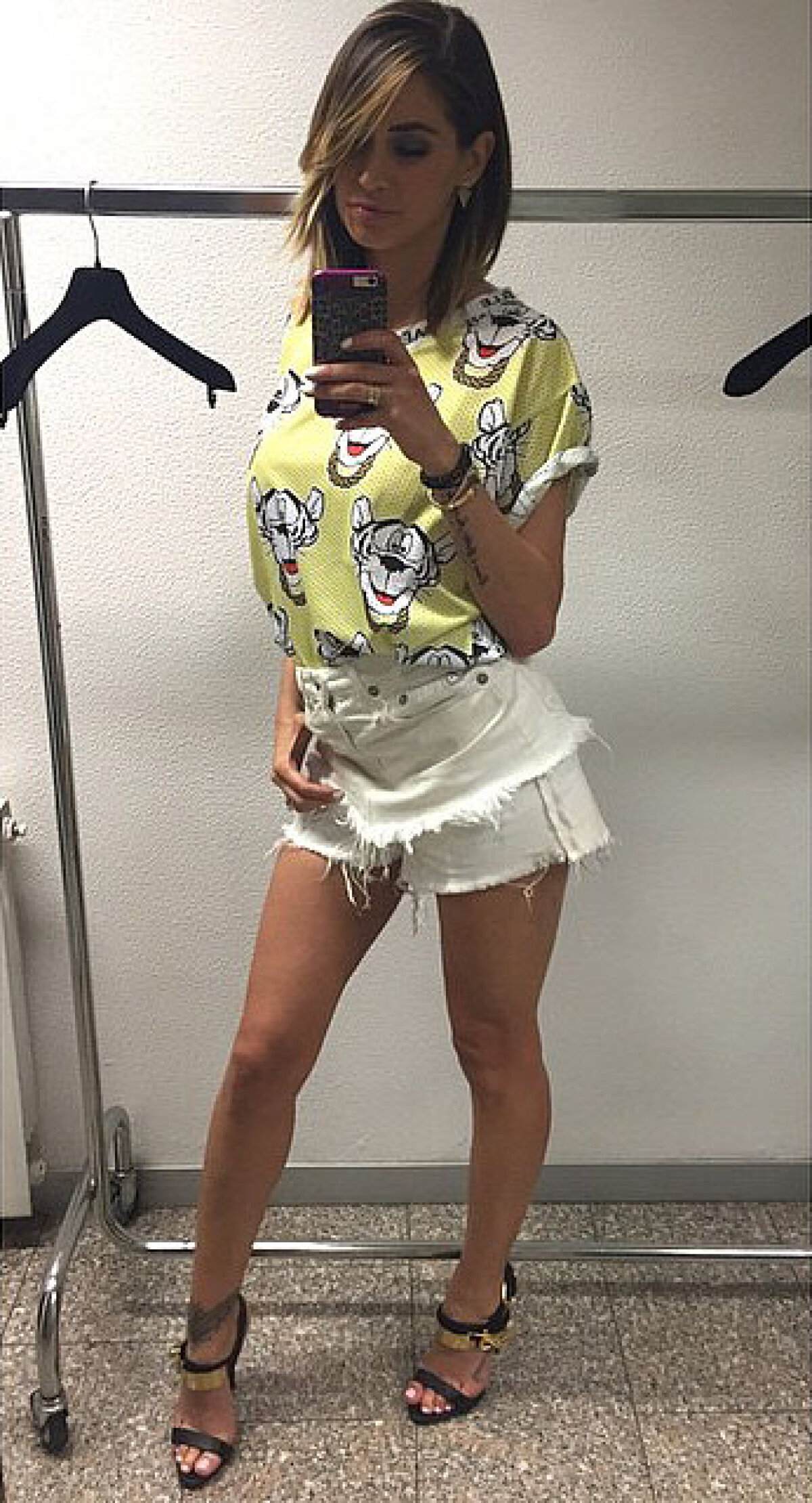 GALERIE FOTO Melissa Satta, soția lui Kevin Prince Boateng, poze sexy printre trandafirii primiți de la fotbalist