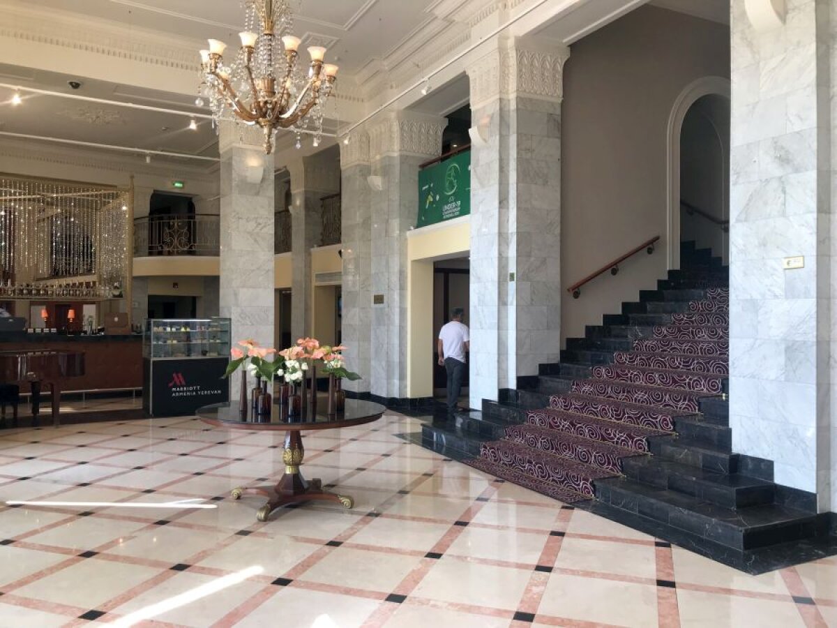 ALASHKERT - FCSB // EXCLUSIV VIDEO+FOTO Tănase și Coman stau în cel mai mare hotel, situat în centrul Erevanului » Cum arată camerele jucătorilor și a lui Bogdan Andone