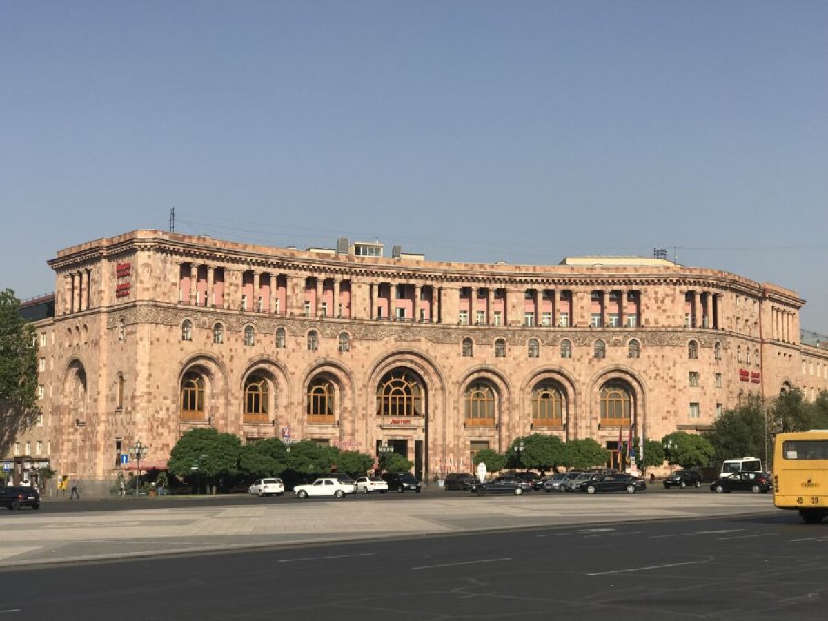 ALASHKERT - FCSB // VIDEO + FOTO Roș-albaștrii joacă în Erevan, orașul fascinant cărămiziu și roz