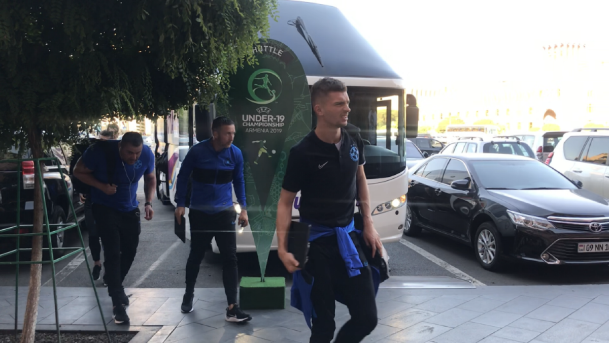 ALASHKERT - FCSB // FOTO Vicecampioana a ajuns la hotelul din Erevan » Cum arată camerele, cum sunt împărțiți elevii lui Andone și cine e singurul oficial care stă la alt etaj