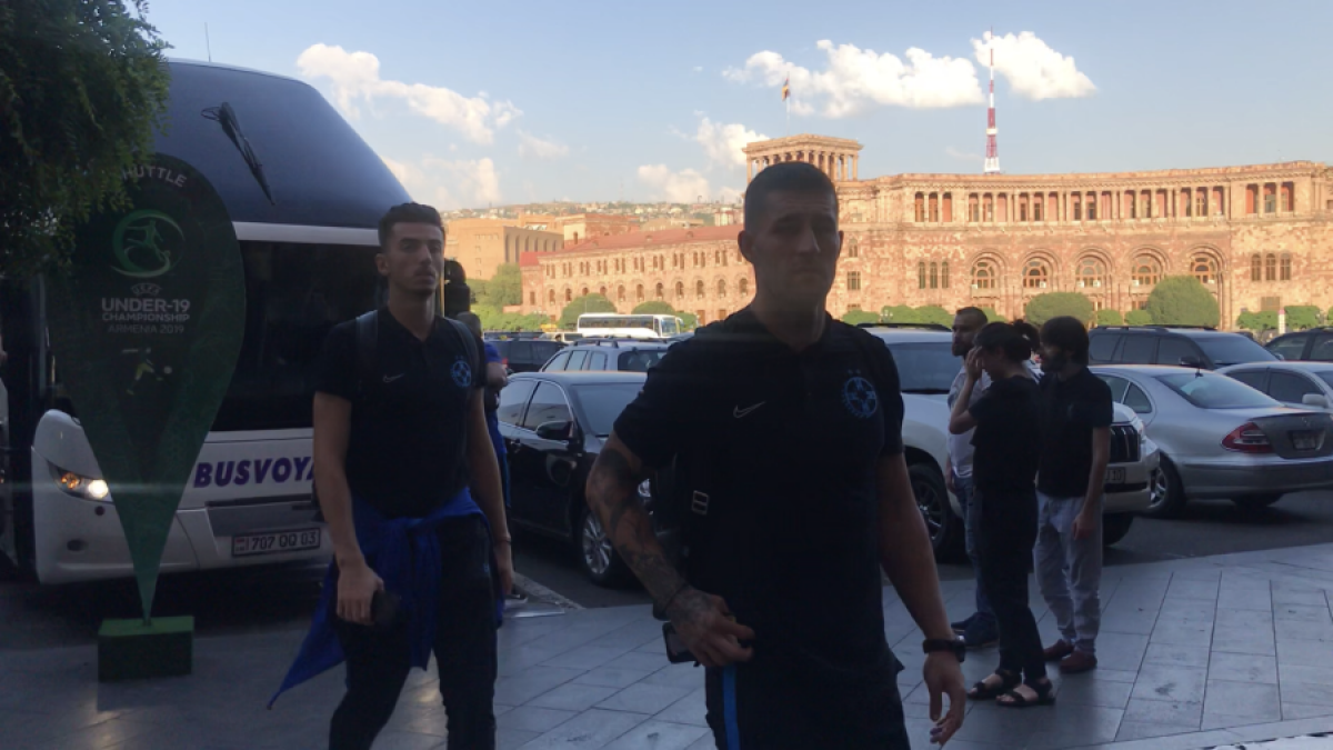 ALASHKERT - FCSB // FOTO Vicecampioana a ajuns la hotelul din Erevan » Cum arată camerele, cum sunt împărțiți elevii lui Andone și cine e singurul oficial care stă la alt etaj