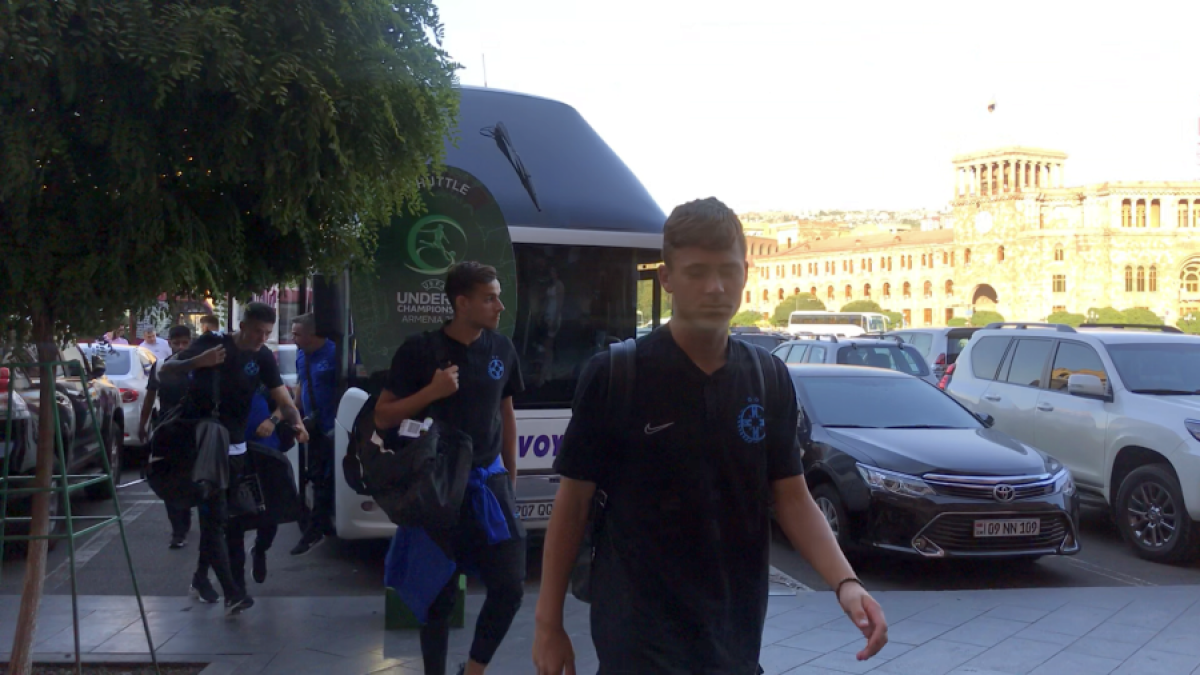 ALASHKERT - FCSB // FOTO Vicecampioana a ajuns la hotelul din Erevan » Cum arată camerele, cum sunt împărțiți elevii lui Andone și cine e singurul oficial care stă la alt etaj