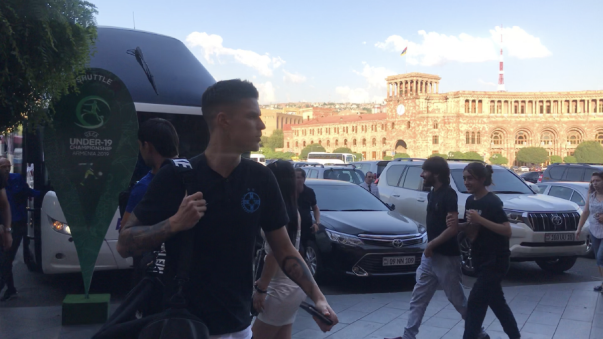 ALASHKERT - FCSB // FOTO Vicecampioana a ajuns la hotelul din Erevan » Cum arată camerele, cum sunt împărțiți elevii lui Andone și cine e singurul oficial care stă la alt etaj