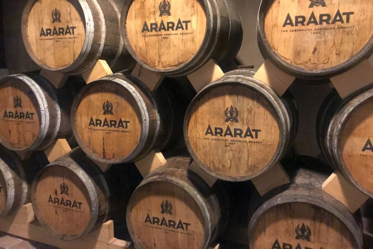 ALASHKERT - FCSB //FOTO  Incursiune printre butoaie de coniac » GSP a vizitat celebra fabrică din Armenia, unde Ion Iliescu și Traian Băsescu stau la loc de cinste