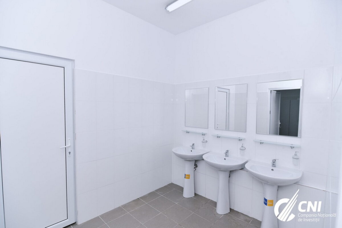 GALERIE FOTO După 31 de ani, o bijuterie în locul ruinei! » Noul bazin de polo pentru sportivii de la Rapid e GATA! Vezi cum arată în interior