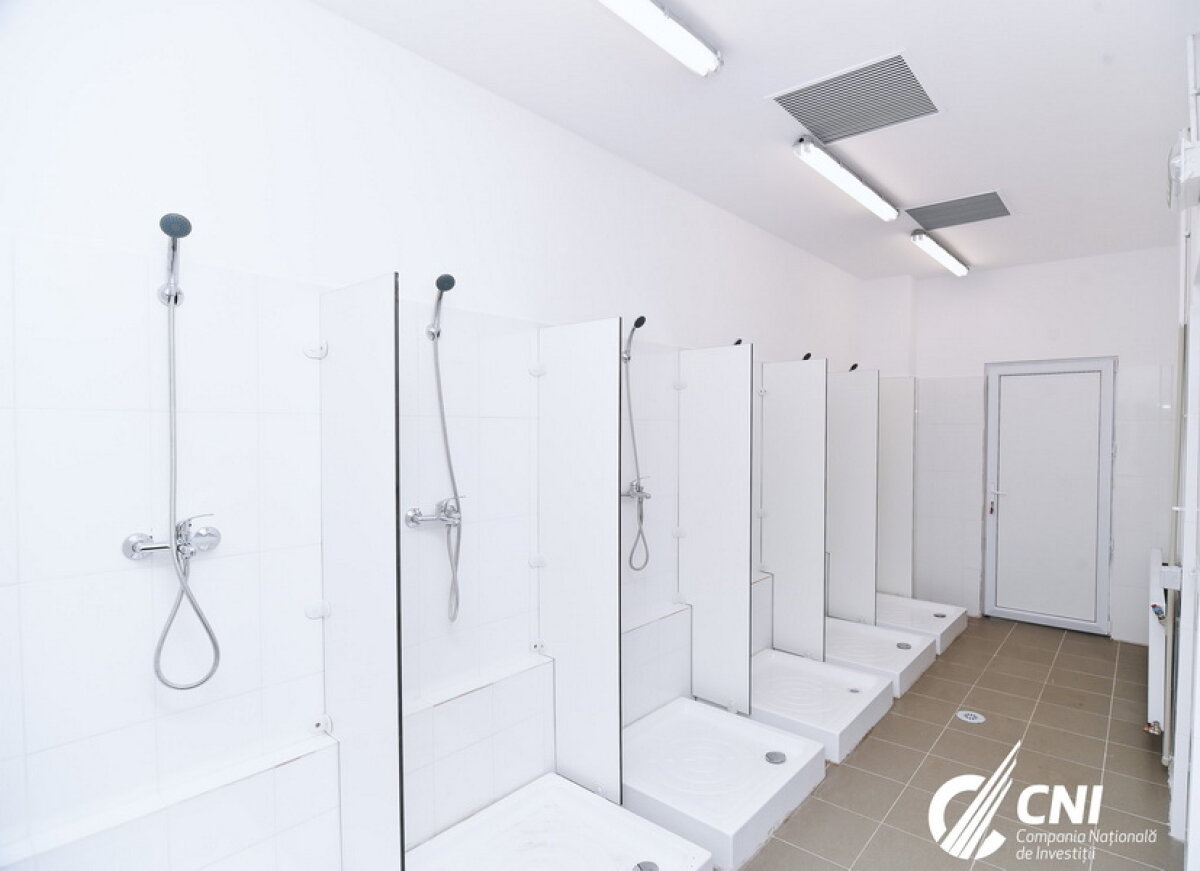 GALERIE FOTO După 31 de ani, o bijuterie în locul ruinei! » Noul bazin de polo pentru sportivii de la Rapid e GATA! Vezi cum arată în interior