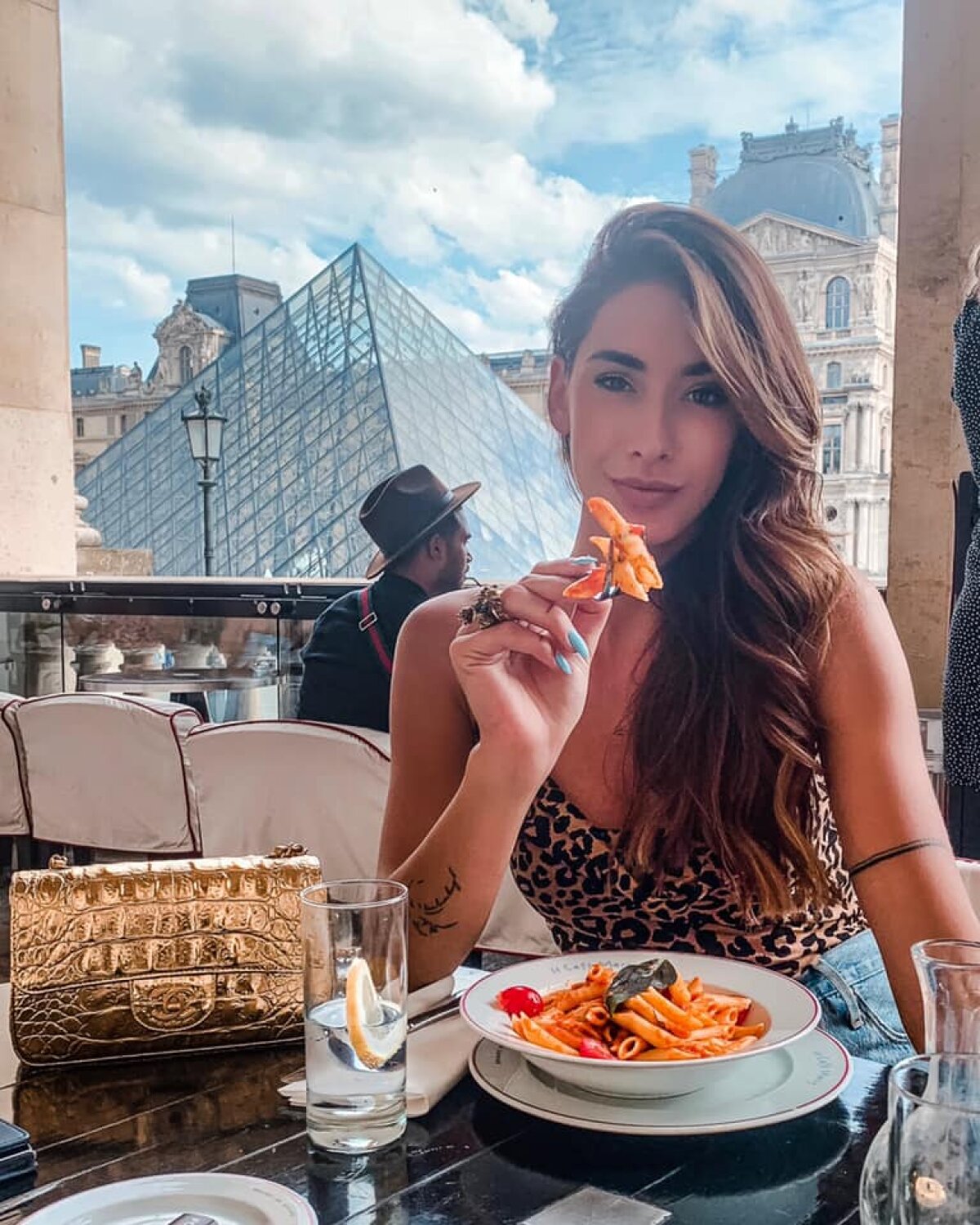 FOTO Brenda Patea, modelul româno-german care voia să-l vadă pe Ronald Gavril luptând în această seară! Meciul a fost anulat