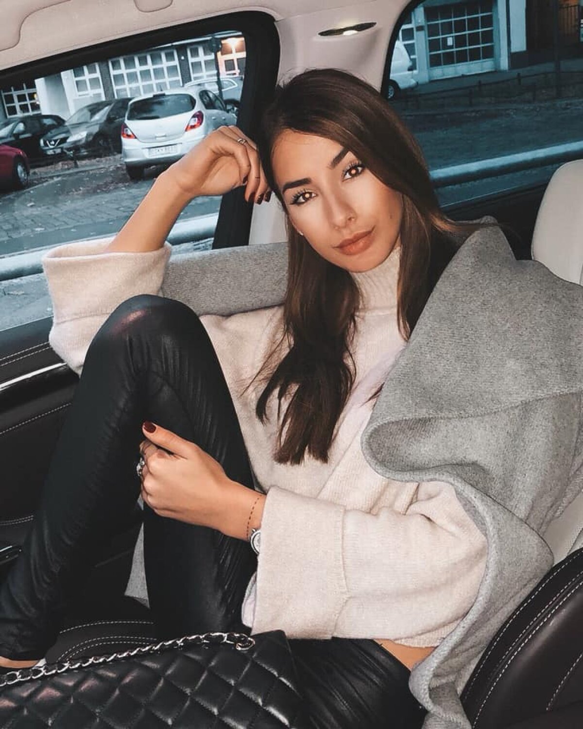 FOTO Brenda Patea, modelul româno-german care voia să-l vadă pe Ronald Gavril luptând în această seară! Meciul a fost anulat