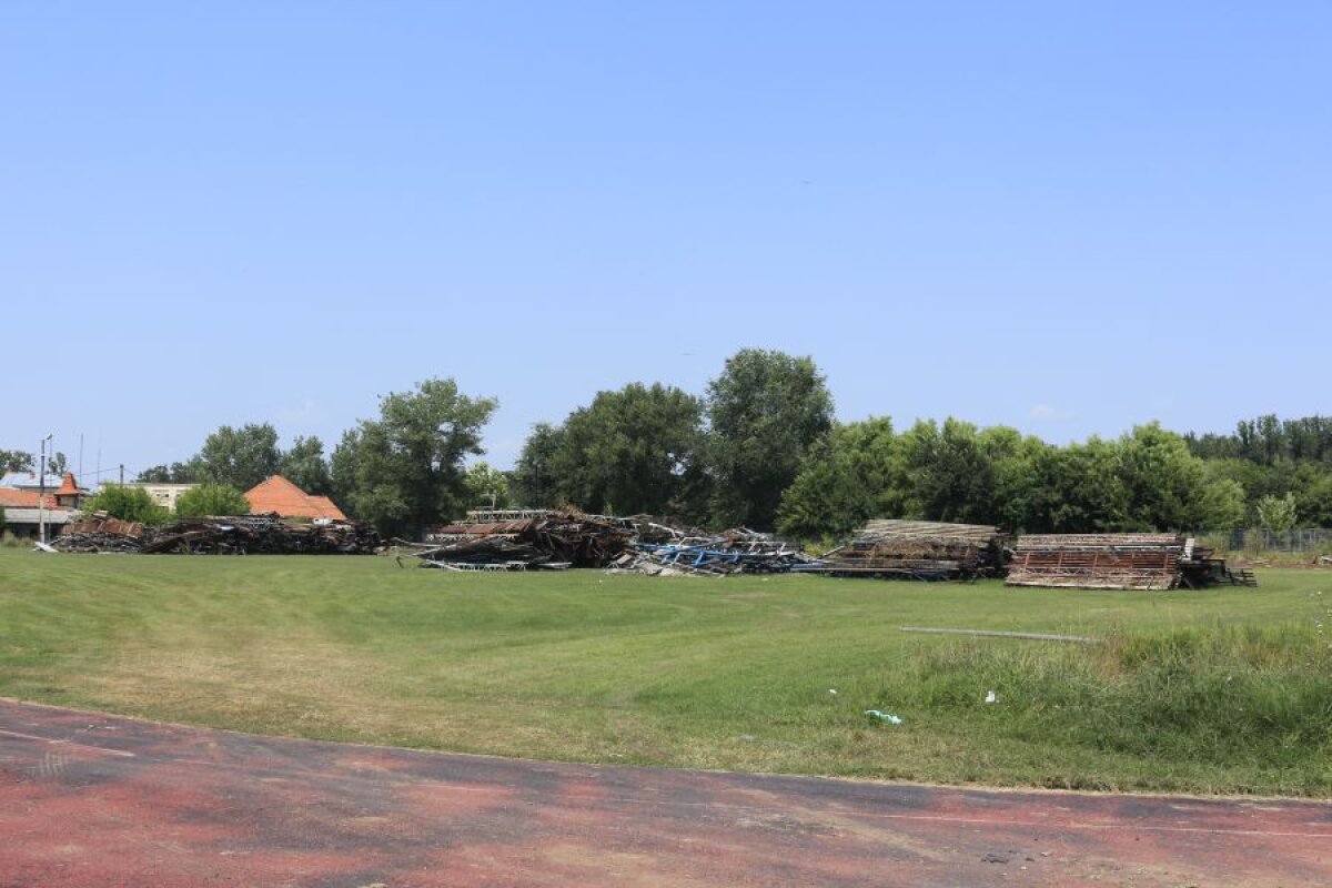 GALERIE FOTO Încă un stadion modern în România! Demolarea vechii arene a început deja