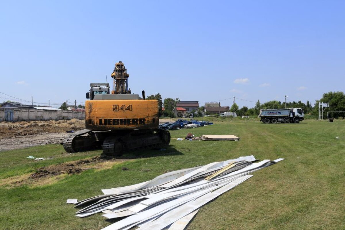 GALERIE FOTO Încă un stadion modern în România! Demolarea vechii arene a început deja