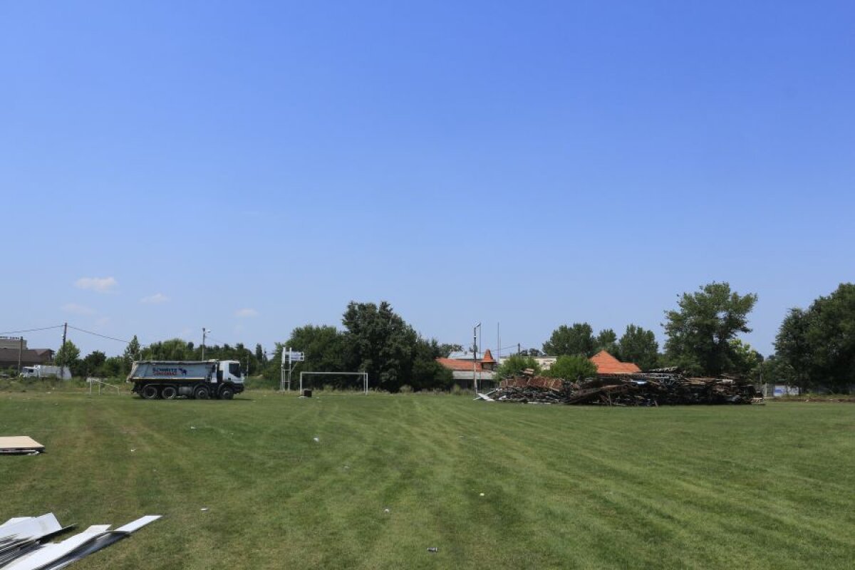 GALERIE FOTO Încă un stadion modern în România! Demolarea vechii arene a început deja