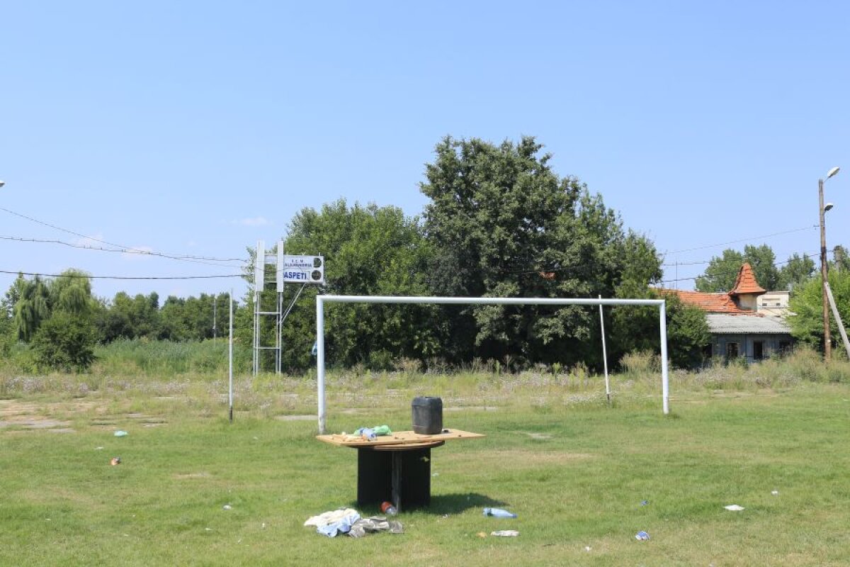 GALERIE FOTO Încă un stadion modern în România! Demolarea vechii arene a început deja