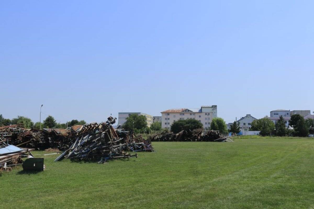 GALERIE FOTO Încă un stadion modern în România! Demolarea vechii arene a început deja