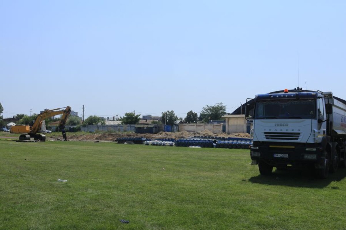 GALERIE FOTO Încă un stadion modern în România! Demolarea vechii arene a început deja