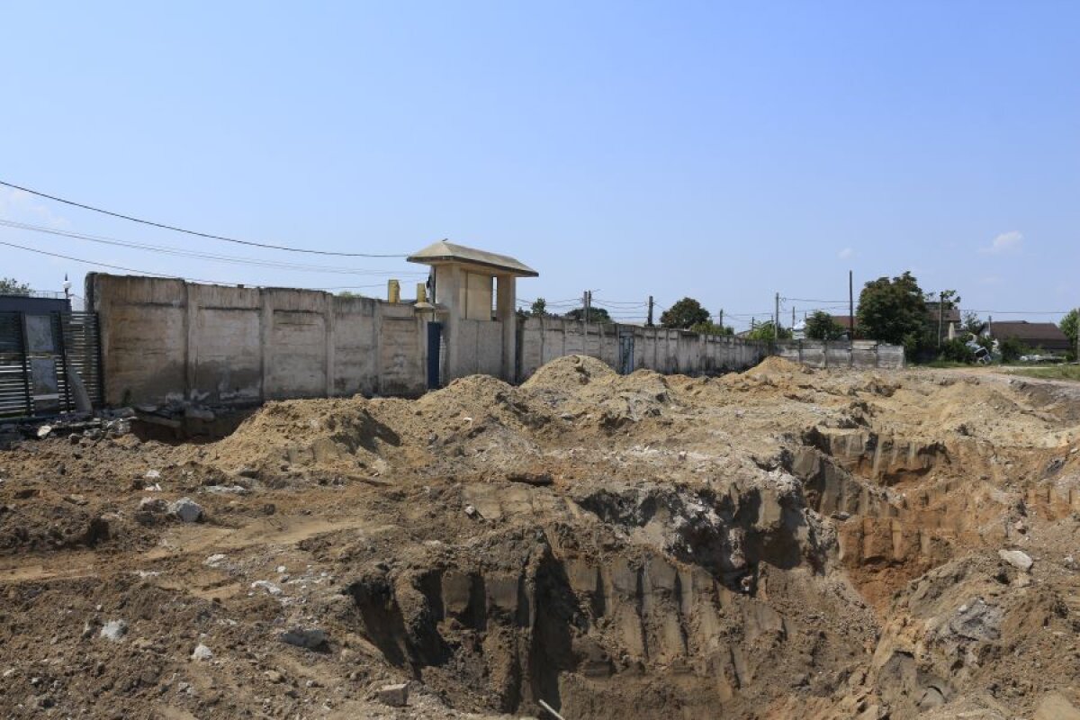 GALERIE FOTO Încă un stadion modern în România! Demolarea vechii arene a început deja