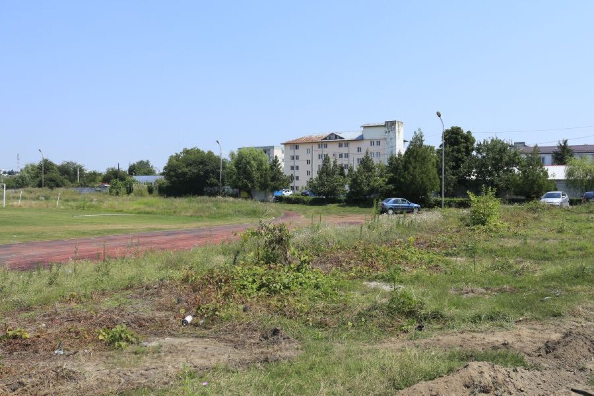 GALERIE FOTO Încă un stadion modern în România! Demolarea vechii arene a început deja